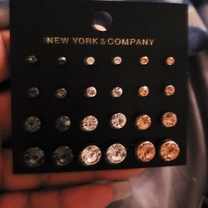 **3 for $21** (if bundled)graded stud earring set